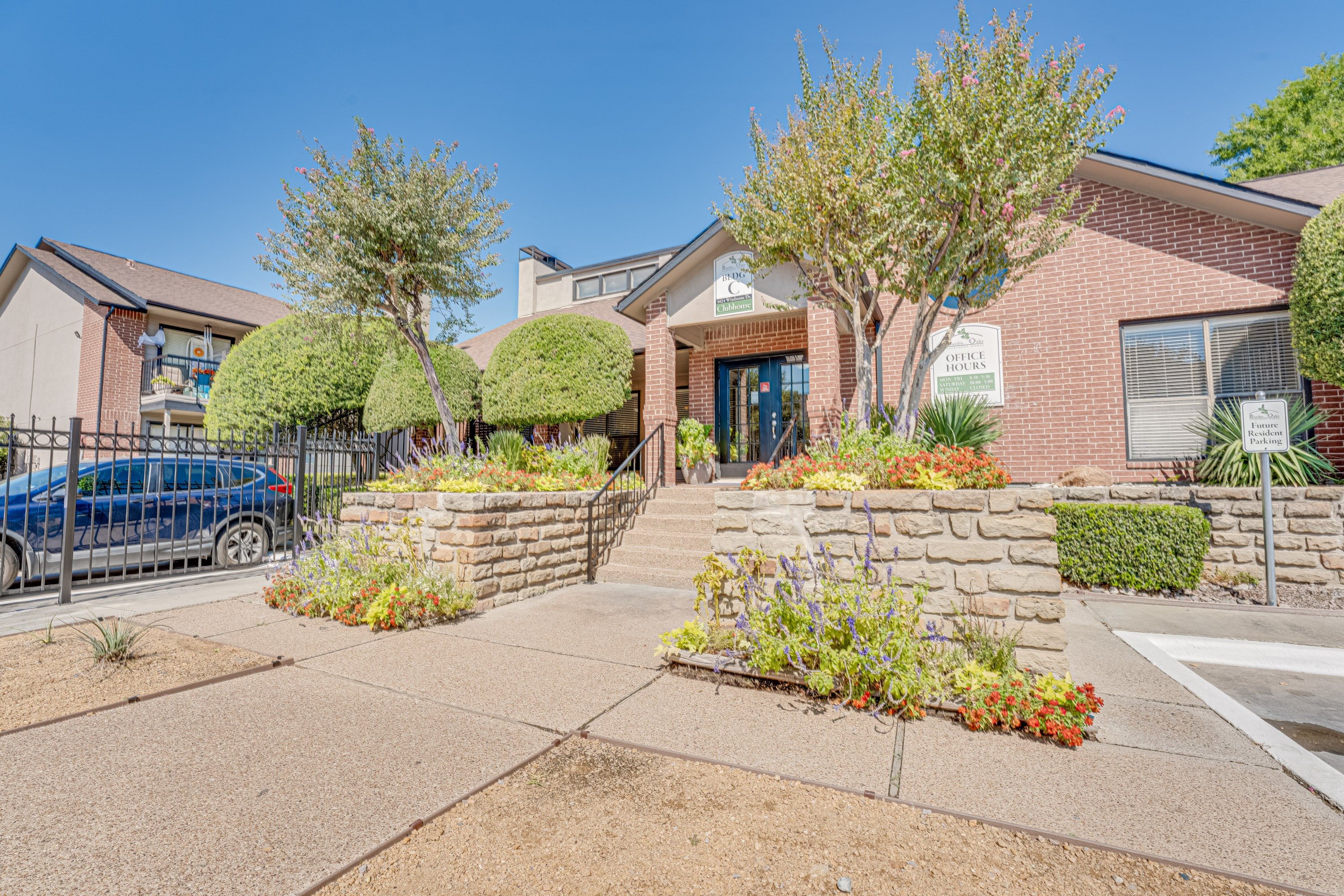 Exterior of House at Bardin Oaks Apartments, Arlington, Texas
